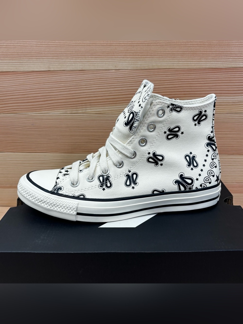 Converse Women's Sz 8.5 Chuck Taylor All Star Hi White Black Paisley  Sneakers